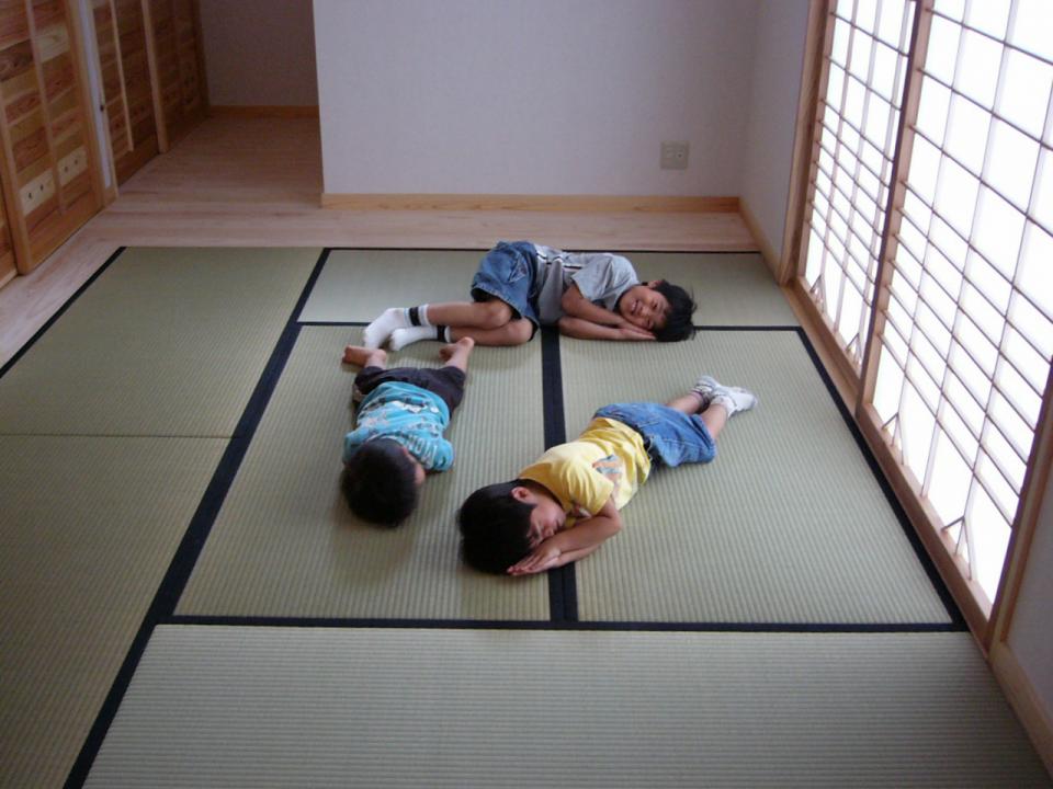 国産無垢材（栗駒材 自然素材）平屋の子育て丨（株）独楽蔵（こまぐら）-18