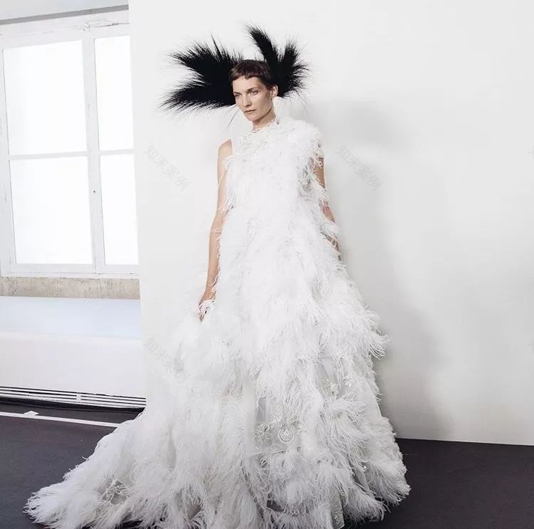 激进贵族的硬核高订 | Givenchy 2019 秋冬高级定制系列-15