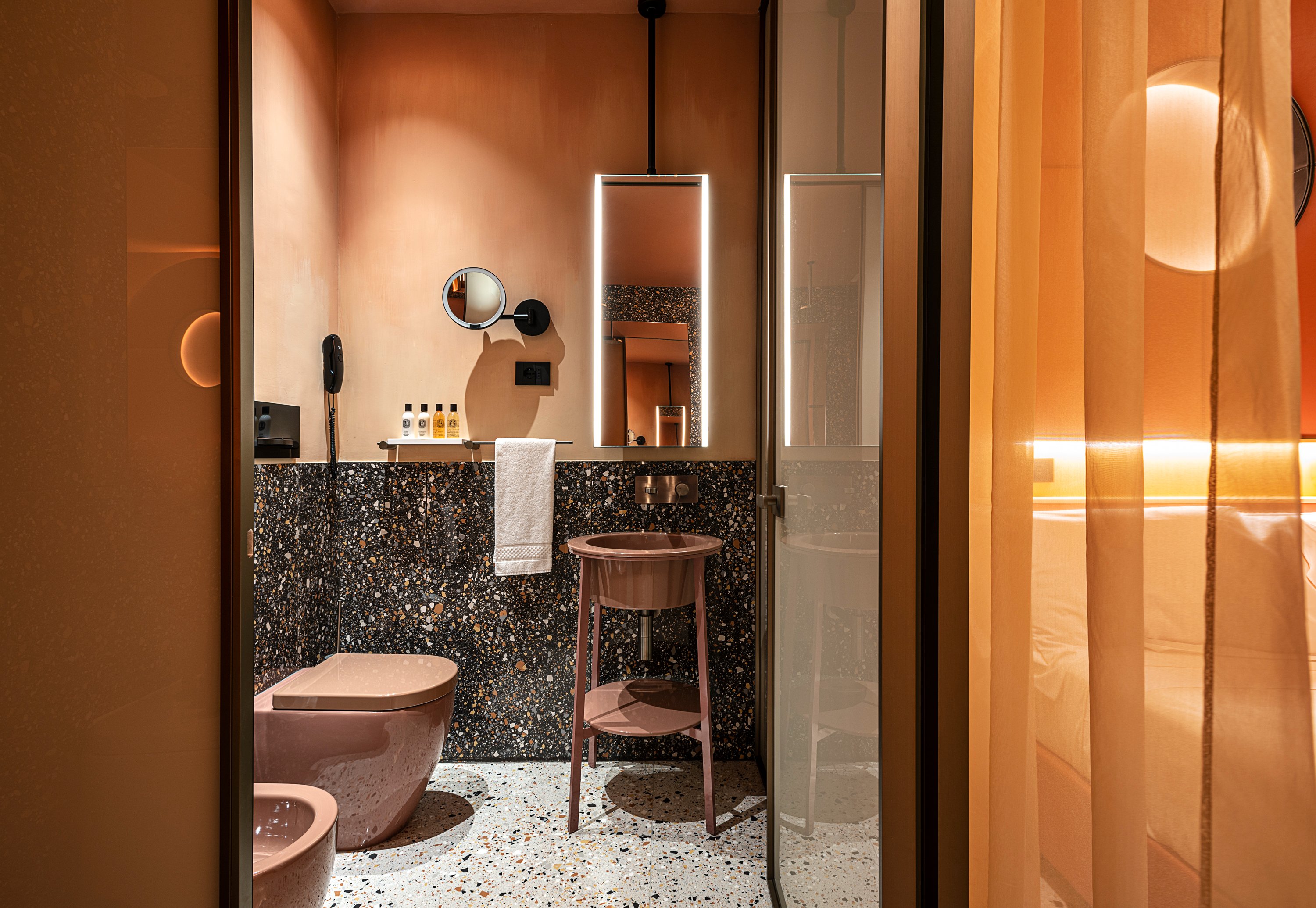 米兰嵌套式酒店 Enterprise Hotel 的时尚黑色设计丨意大利米兰丨Planetaria Hotels-18