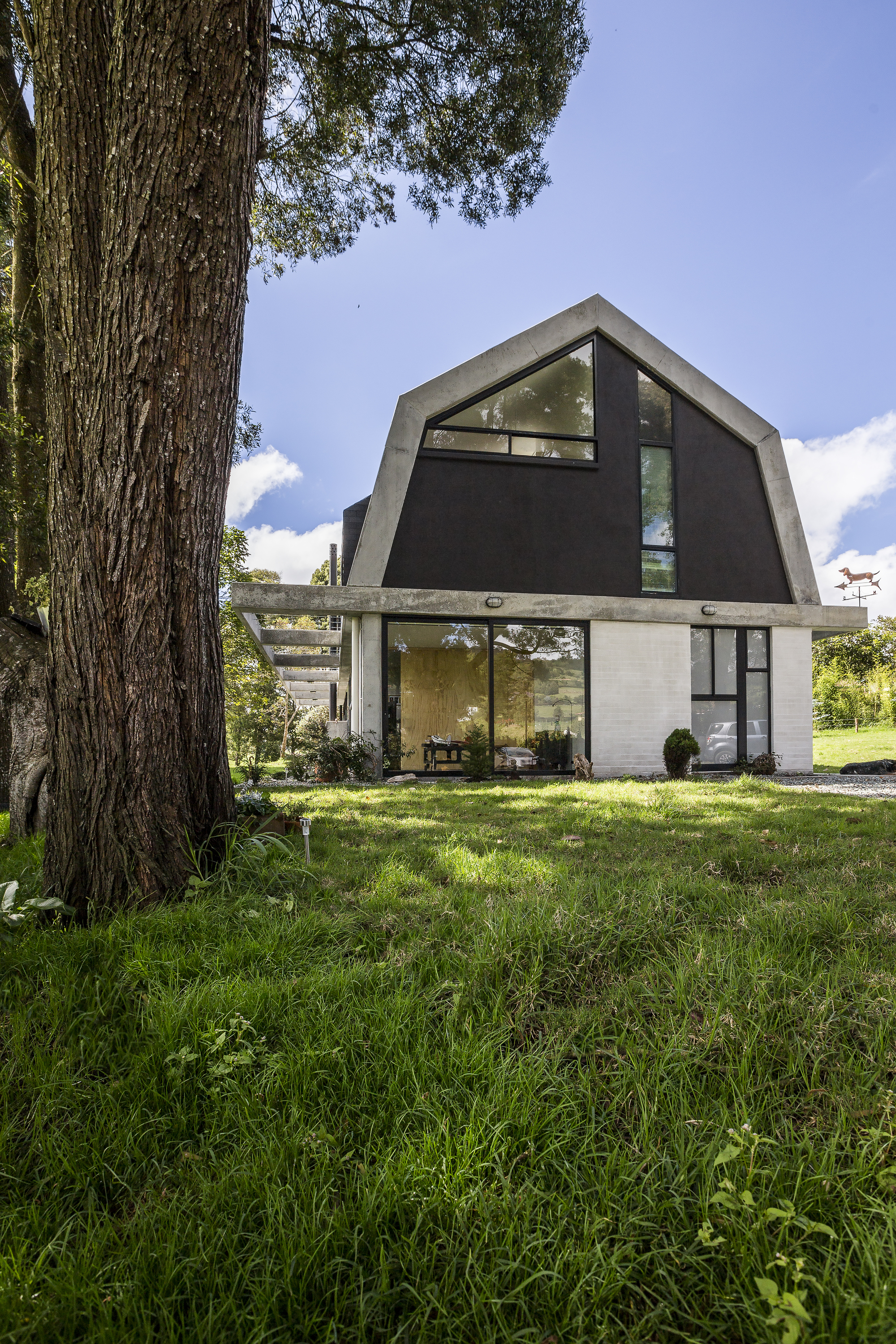 哥伦比亚 BO 住宅 | 热带谷仓风格，和谐融入农田景观-17