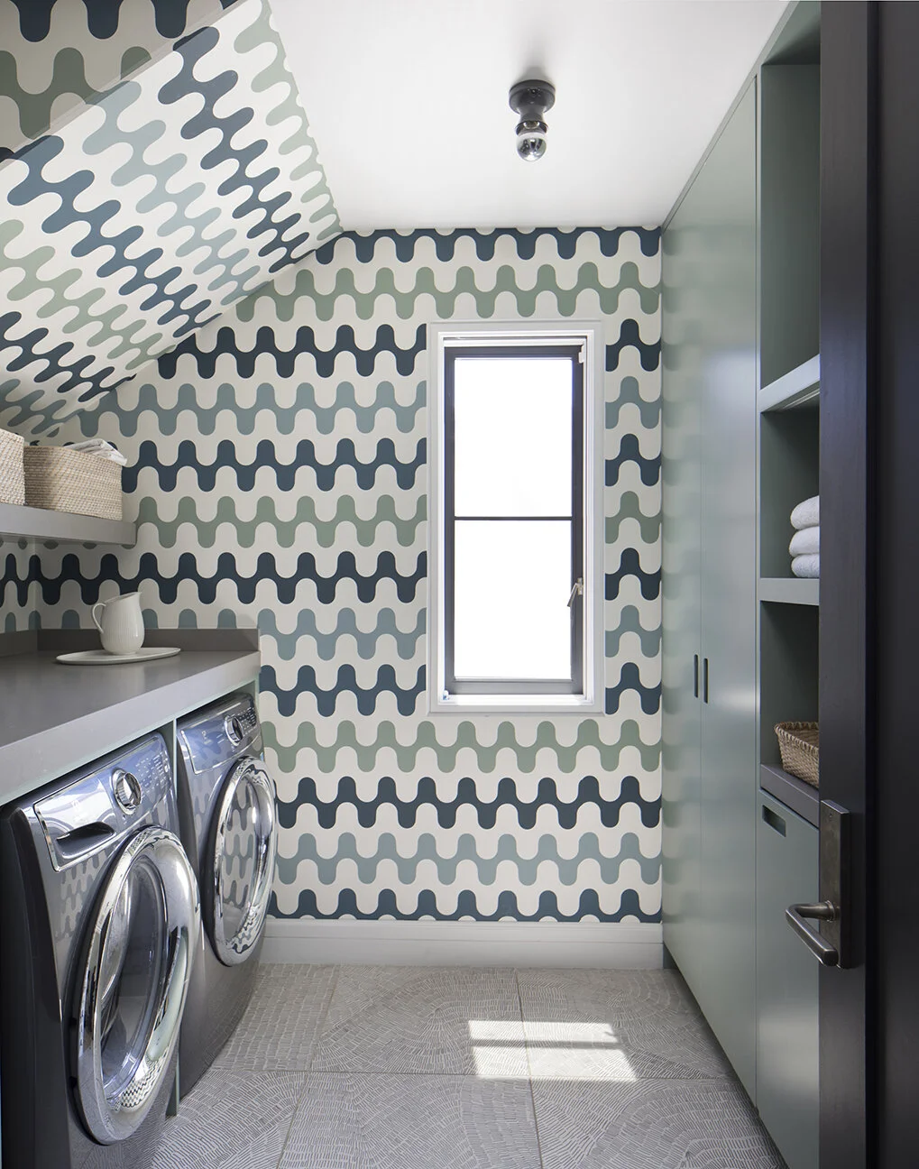 拉斐特·安·洛恩加特室内设计公司

注：Interiors常见用于室内设计、室内装饰等业务相关公司名称中，这里结合语境翻译为室内设计公司 若实际情况并非如此，可根据具体背景调整 丨美国-65