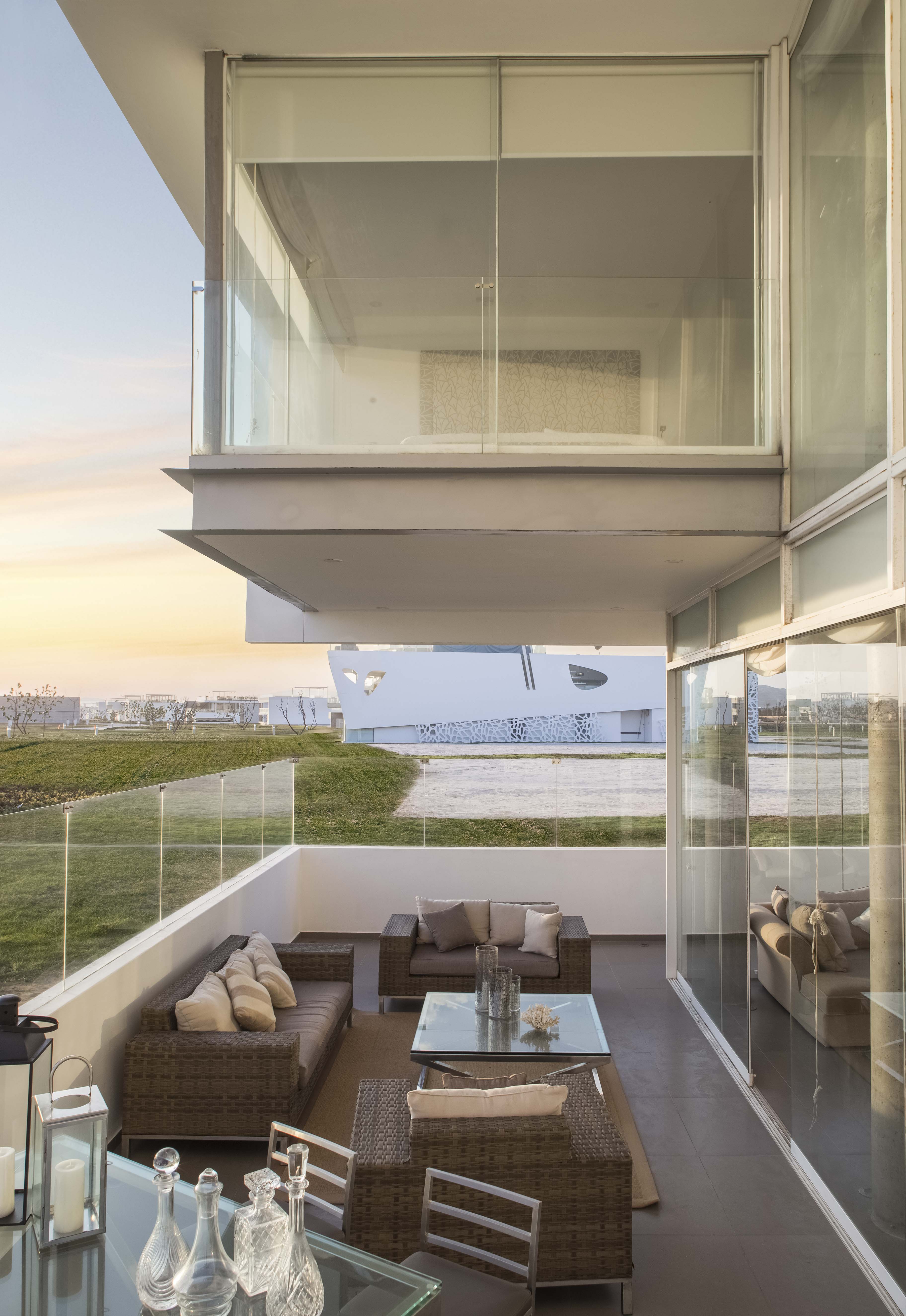 三立方体秘鲁海滩别墅 | 创新空间设计，三家庭共享和谐生活-24