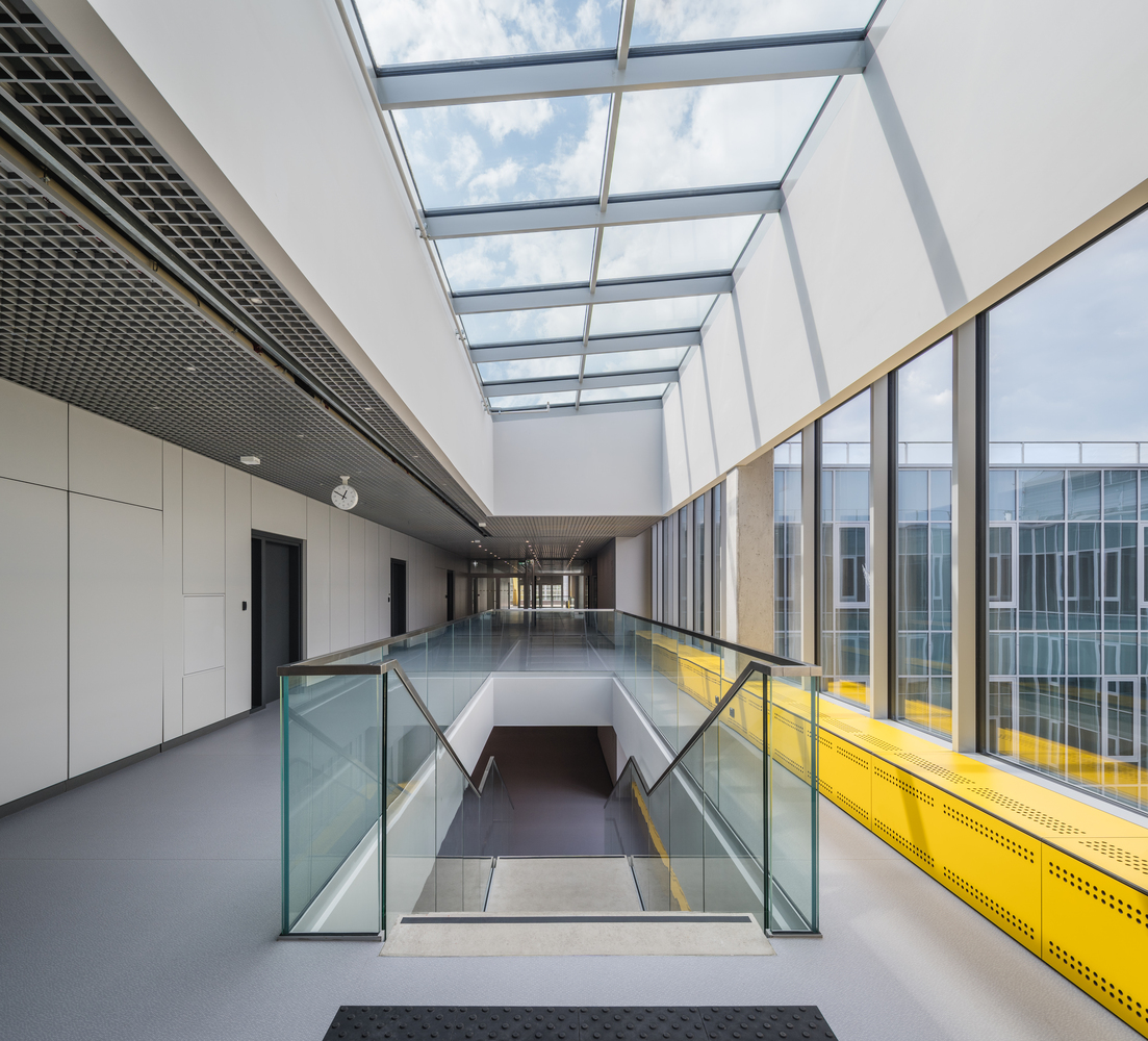 波兰华沙杜布拉 55 号现代语言与应用语言学建筑丨Kuryłowicz & Associates-27