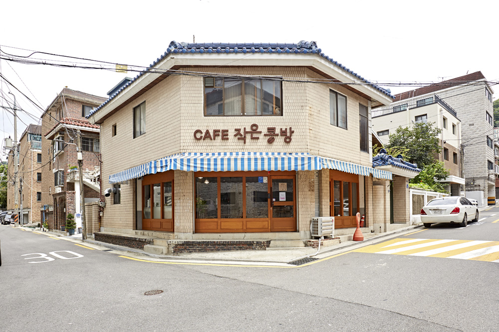 白色梦幻咖啡厅 | 小巧精致的艺术空间-2