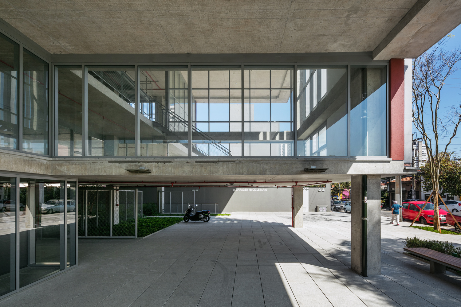 巴西圣保罗 Pop+ 建筑,绿意环绕的现代商业空间-30