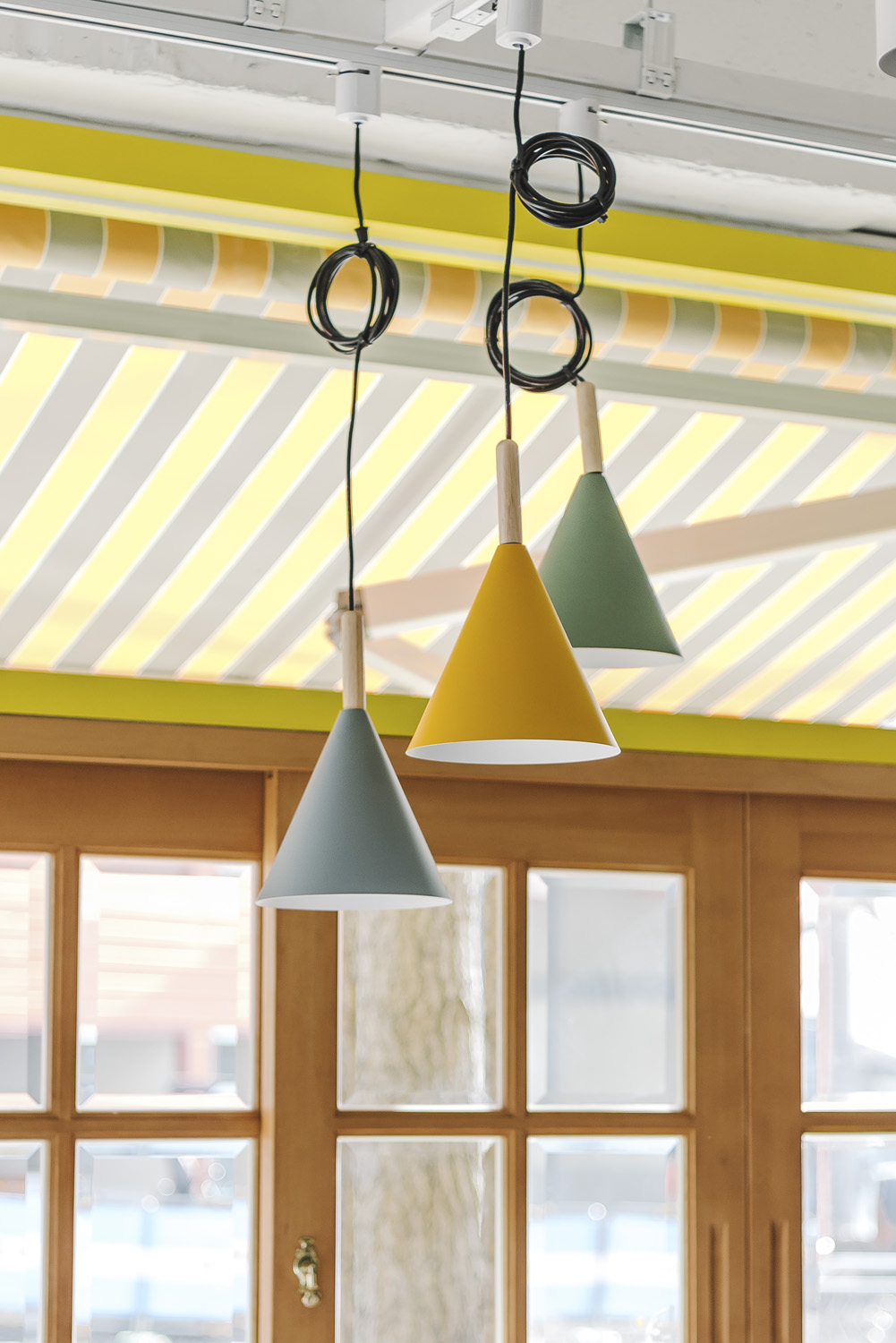 黄色亮点可爱风，20 平米甜品咖啡厅设计成本-14