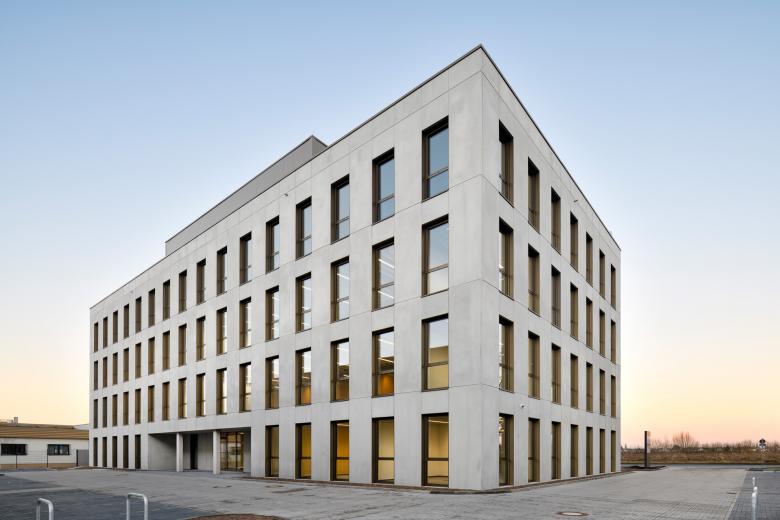 行政大楼与技术学校丨德国纽伦堡丨Babler + Lodde Architekten-0