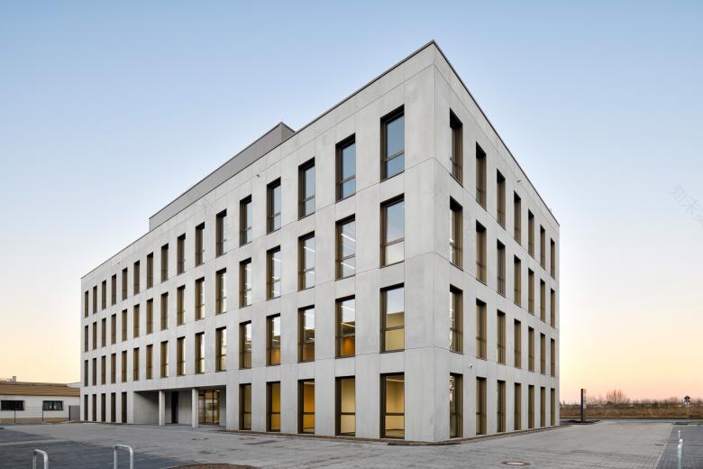 行政大楼与技术学校丨德国纽伦堡丨Babler + Lodde Architekten-0