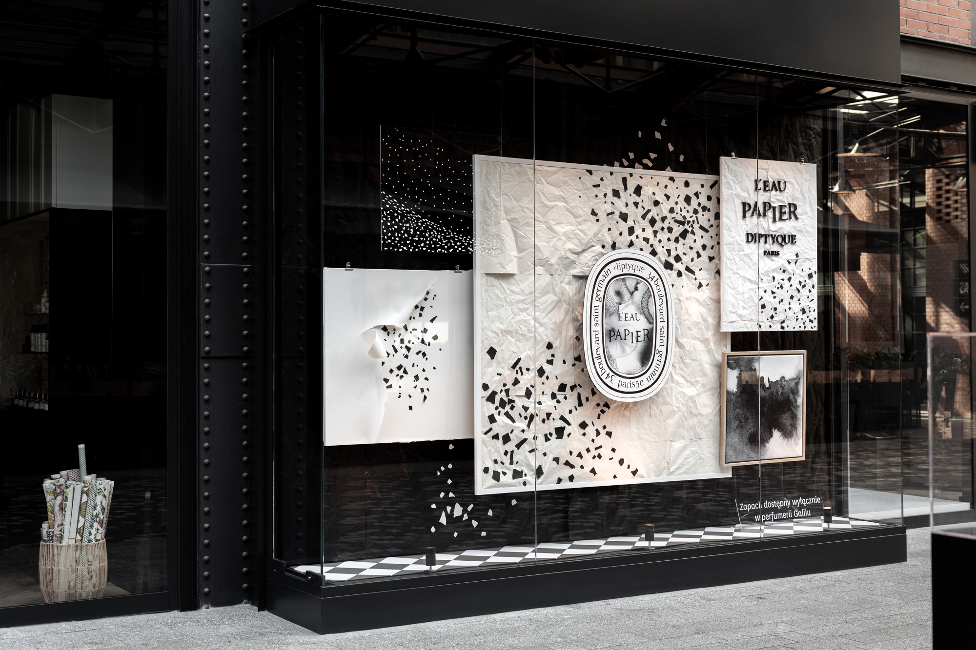 Window display: Galilu x Diptyque "L'EAU PAPIER"-2