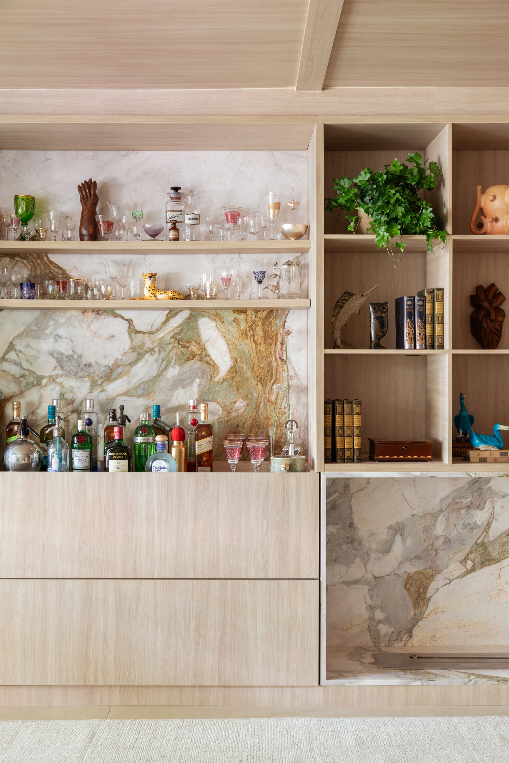 Home Office contemporâneo e acolhedor, repleto de móveis vintage - CasaCor SP 24 - Conexão Decór-2