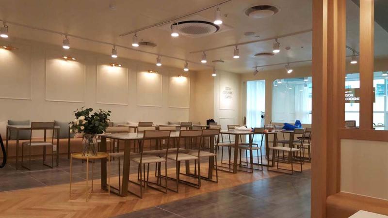 明亮整洁的儿童烹饪学校-6