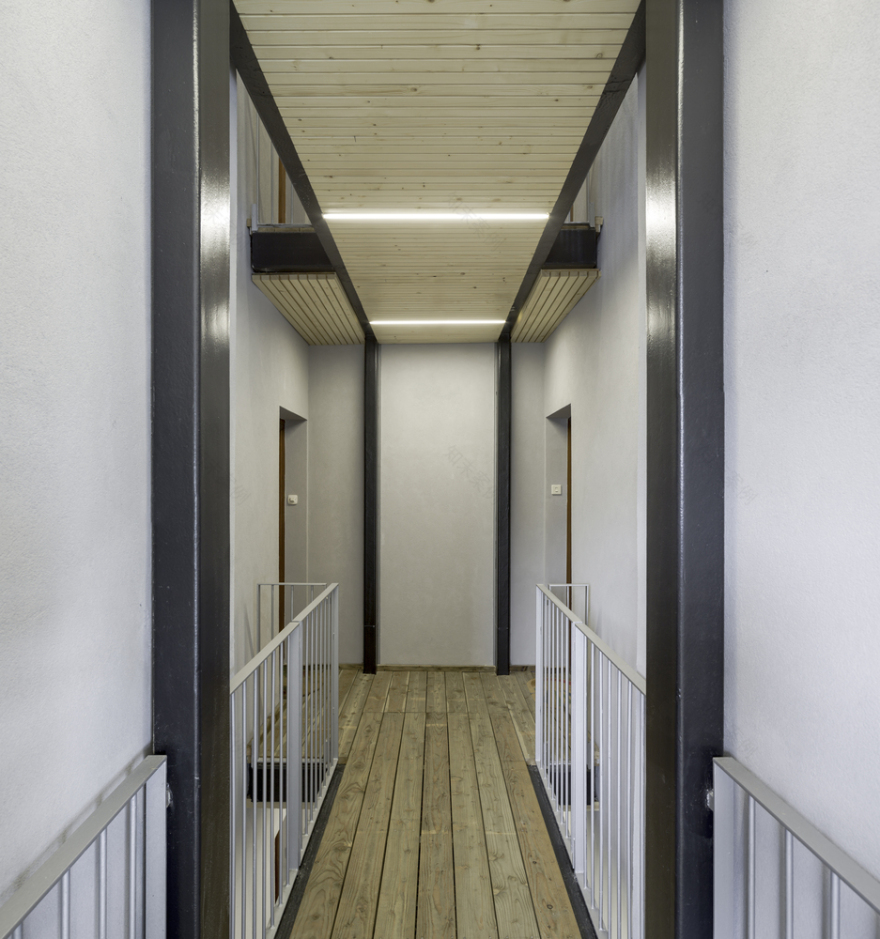 河滨重生 · 2A Dique 街老建筑翻新丨西班牙丨Behark-21