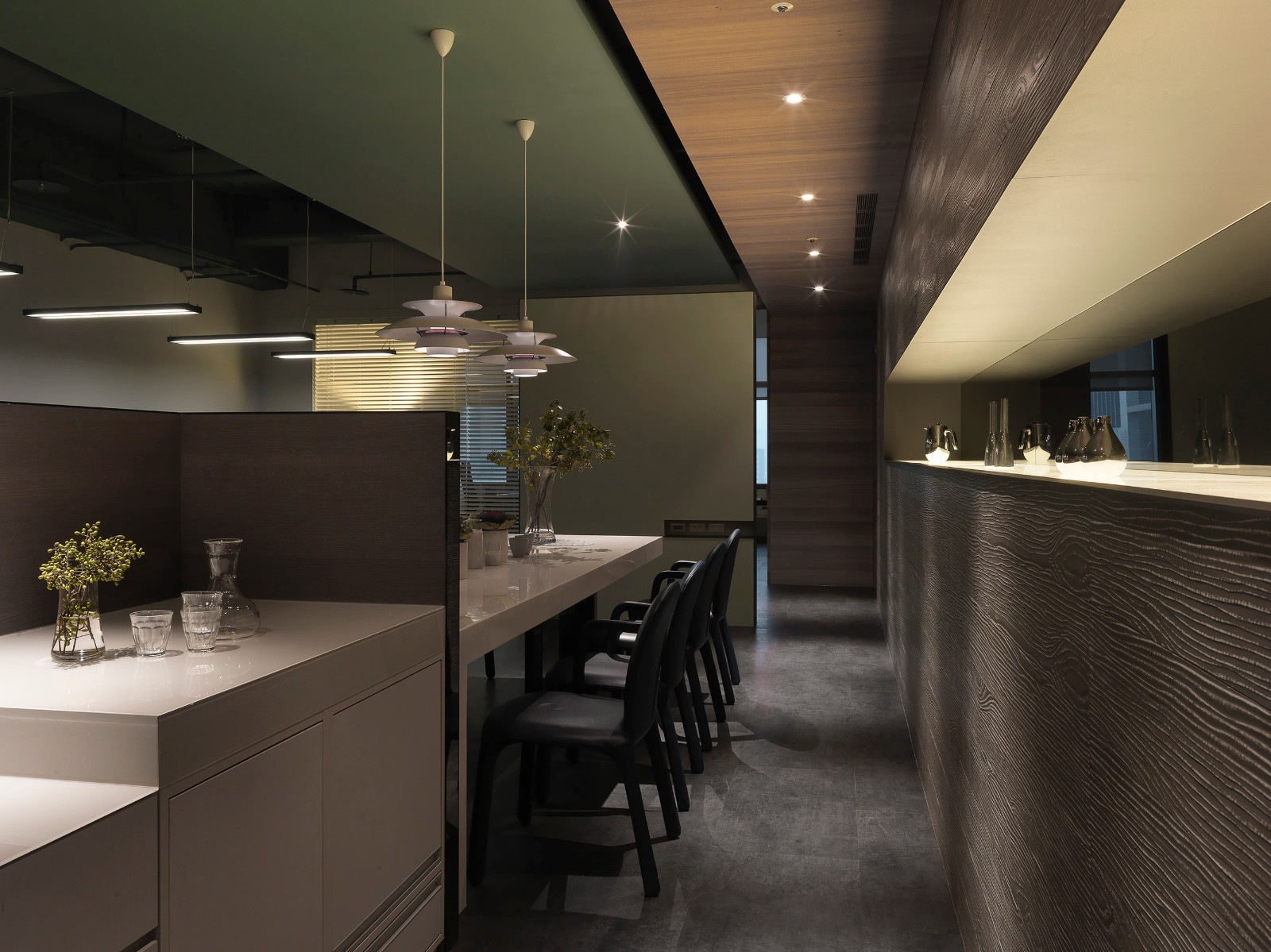 60 坪现代风办公室的绿意与工业时尚-20