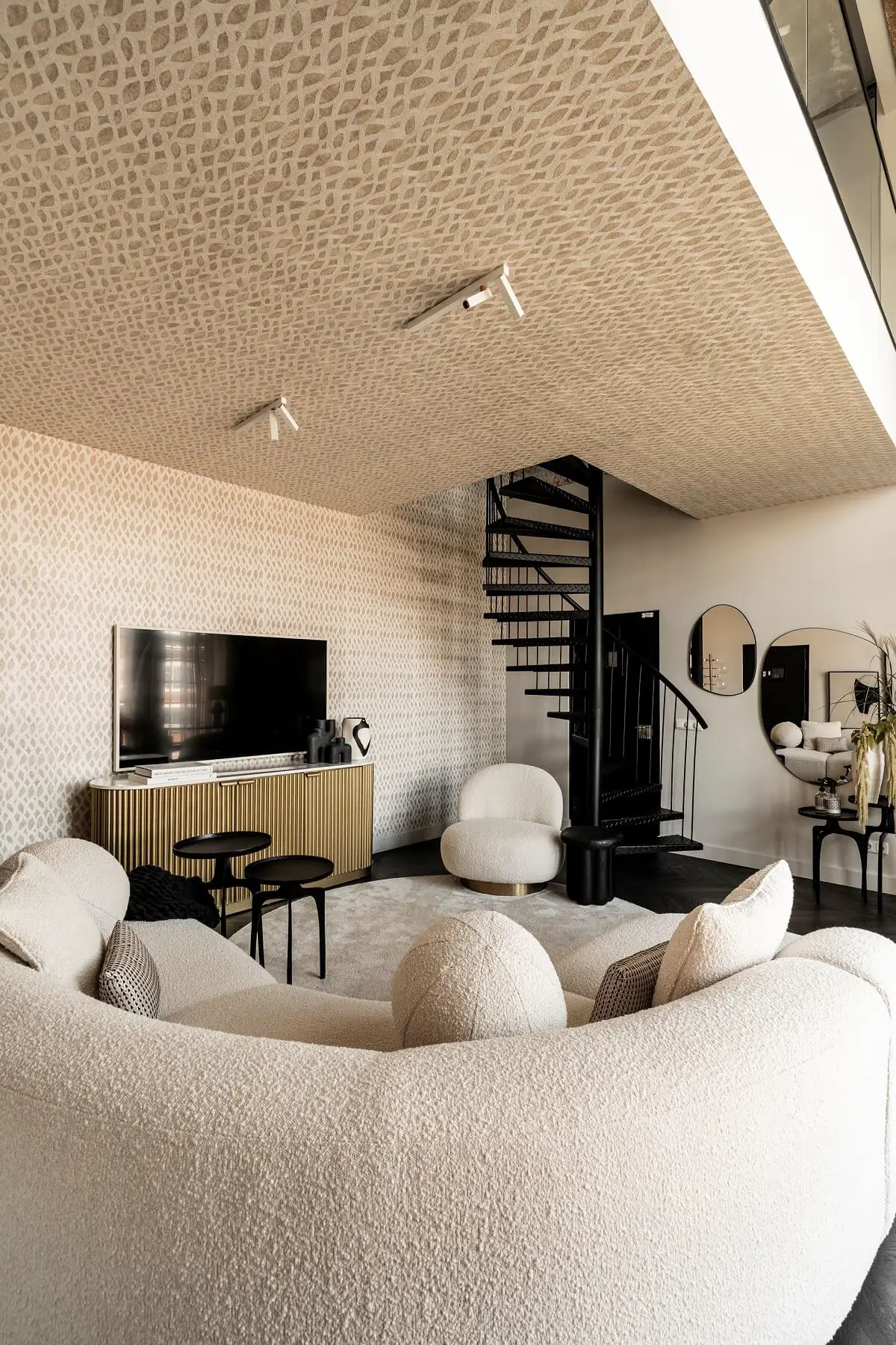 荷兰旋转公寓 | 古典与现代的完美结合-11