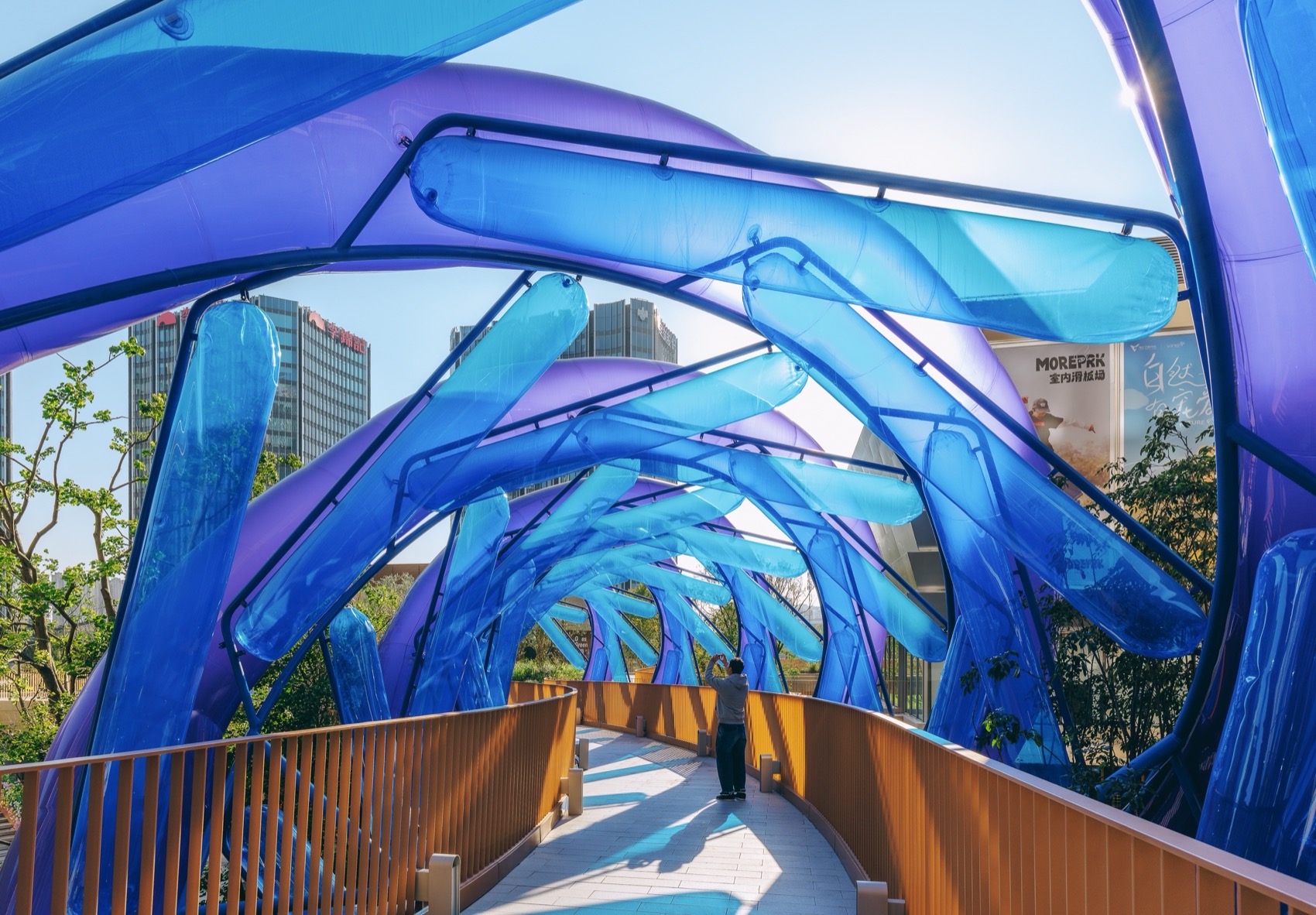 旋膜廊桥和六角金星丨中国上海丨众建筑(旋膜廊桥),众建筑&友谊万岁(六角金星)-3