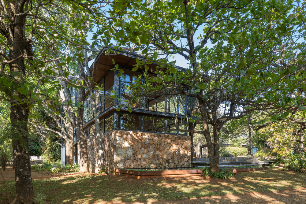 巴西 Labcity 设计工作室打造的原生态石墙住宅-25