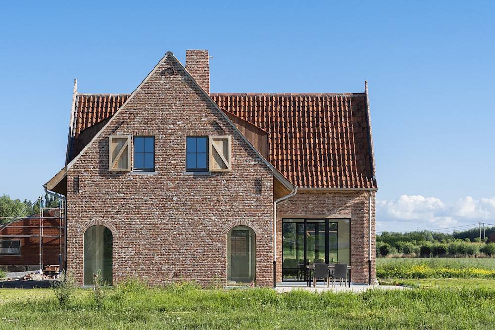 霍夫 VM AR 建筑事务所 （有限责任公司） 

注：BV是荷兰语Besloten Vennootschap的缩写，相当于英文的Private Limited Company ，即有限责任公司 不过这个表述在实际语境中也可按需省略 -5