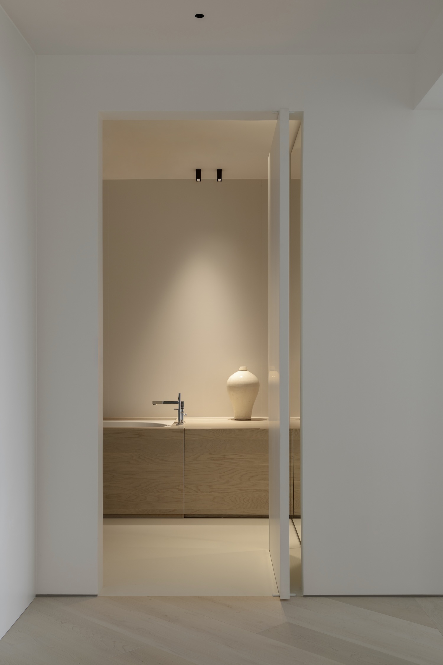 FHC Apartment:北京CBD上空的极简居所丨中国北京丨BW Timeless-28