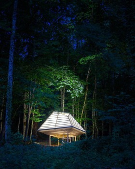 冥想小屋·A “light” paper cage丨法国丨无意义建筑