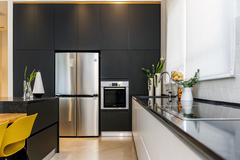 卡法萨巴实用私人住宅设计丨室内设计利兹·佐默,家居造型维特·卡尔卡-31