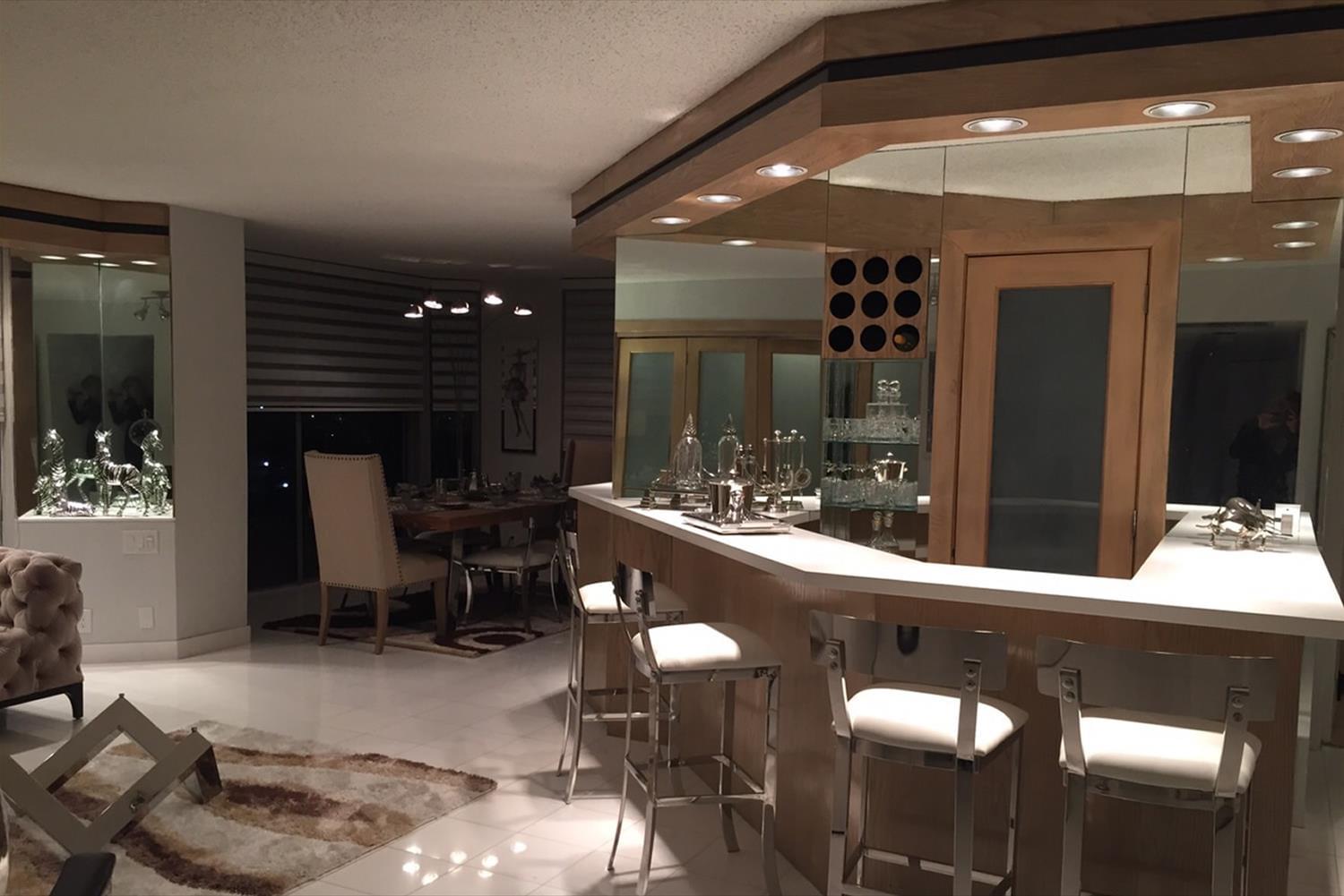 现代舒适公寓设计，木质元素打造温馨家居-2