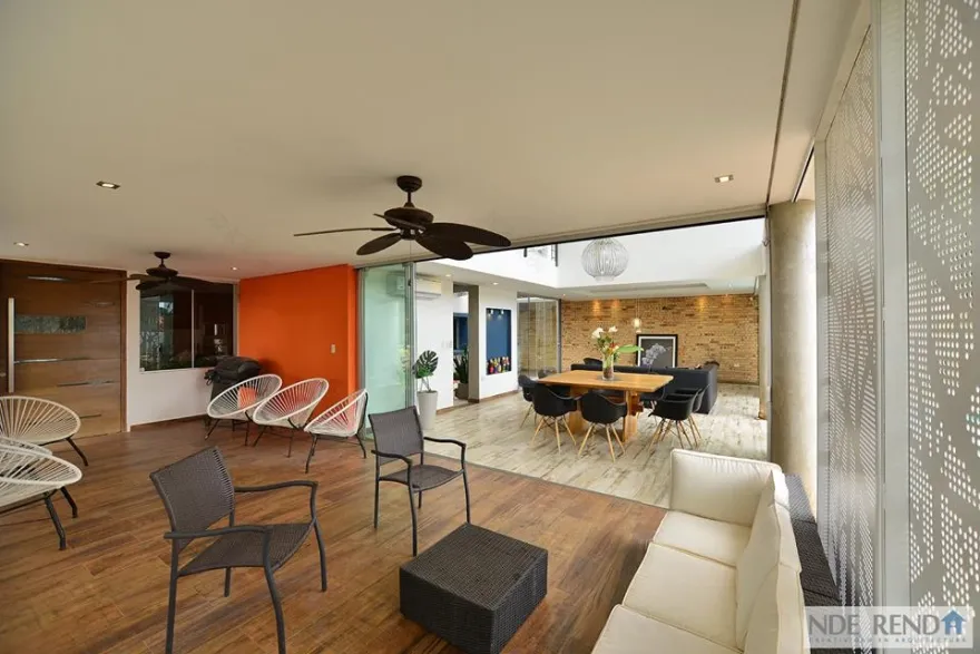 简约纯白住宅,融入自然的美感与功能-18