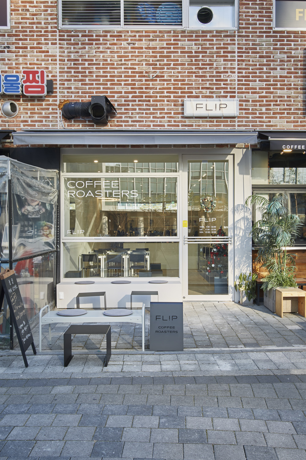 13 平米极简咖啡厅 | 小空间的大设计-2