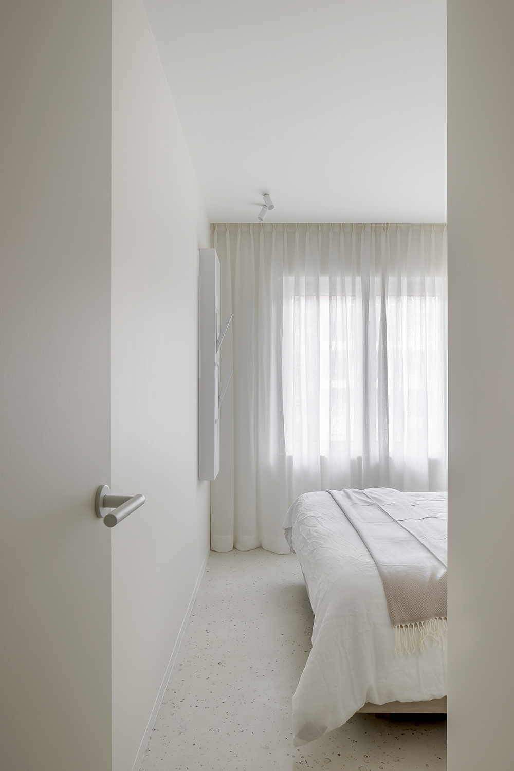 现代原木极简风的居住空间-26