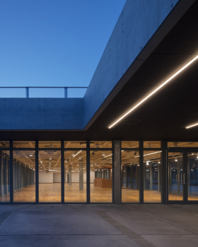 五箇山交叉基地丨日本福冈丨yHa architects