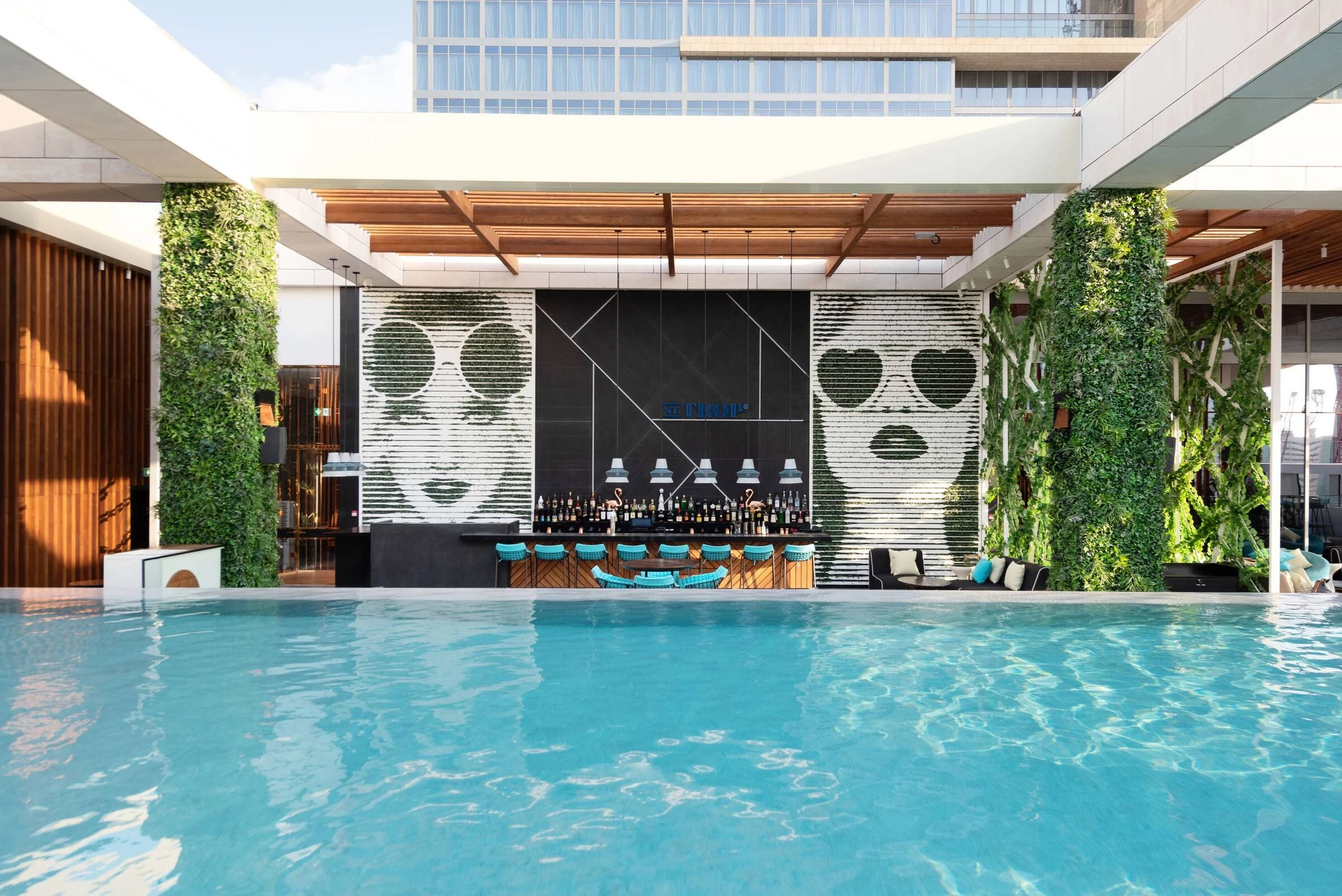 迪拜 Waldorf Astoria 酒店 St. Trop 池畔餐厅设计-24