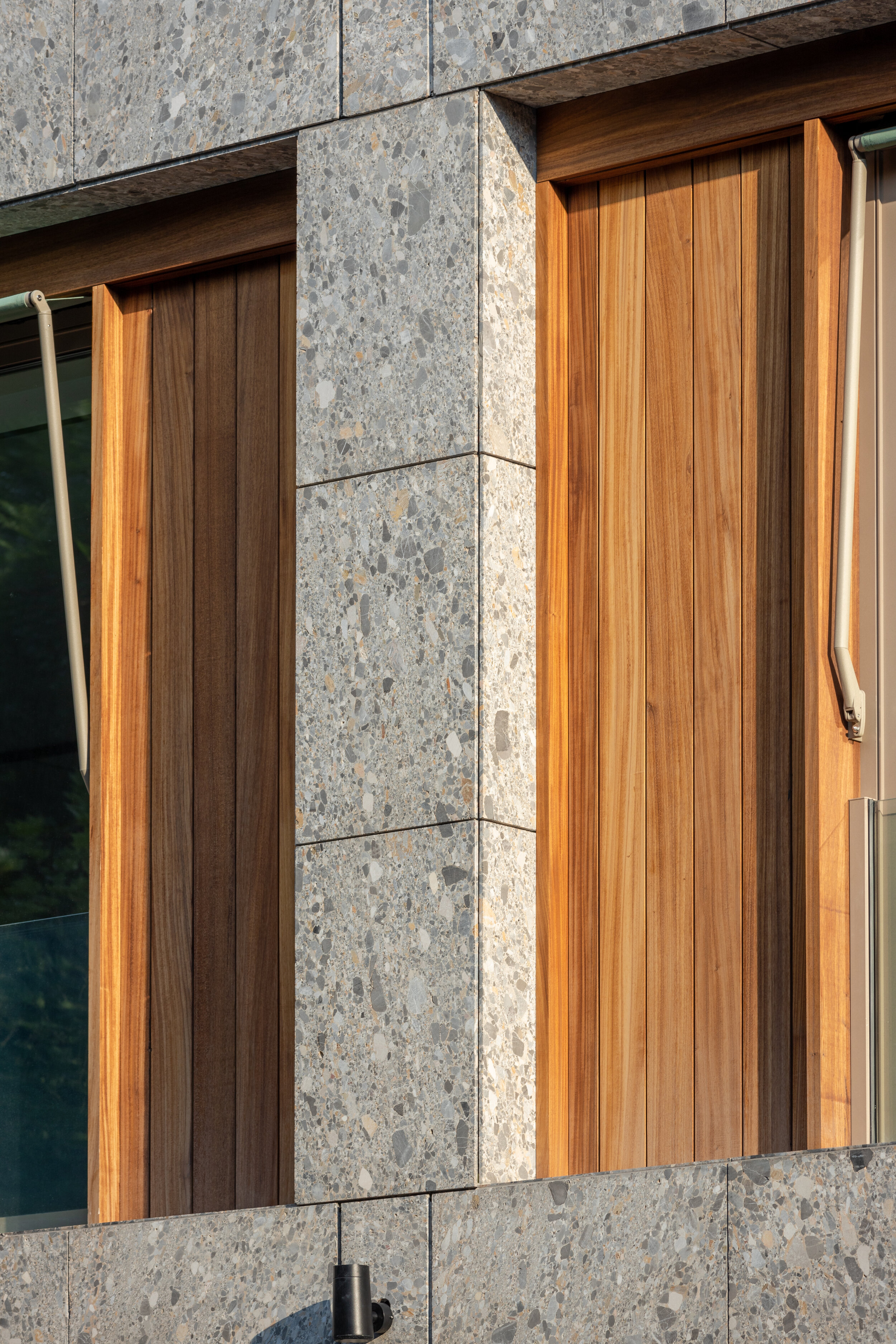 华沙6号

注：VARSOVIA是拉丁语中华沙（波兰首都）的名称这里6推测可能是编号之类，由于缺乏更多背景信息，按常规理解翻译为华沙6号  -10