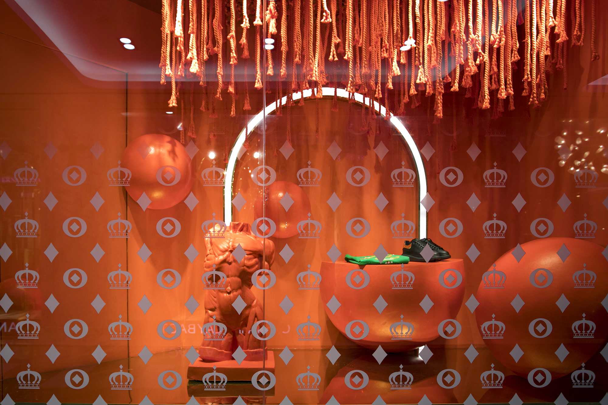 CROWN 男装潮牌空间快闪店形象设计丨中国广州丨YLD STUDIO-22