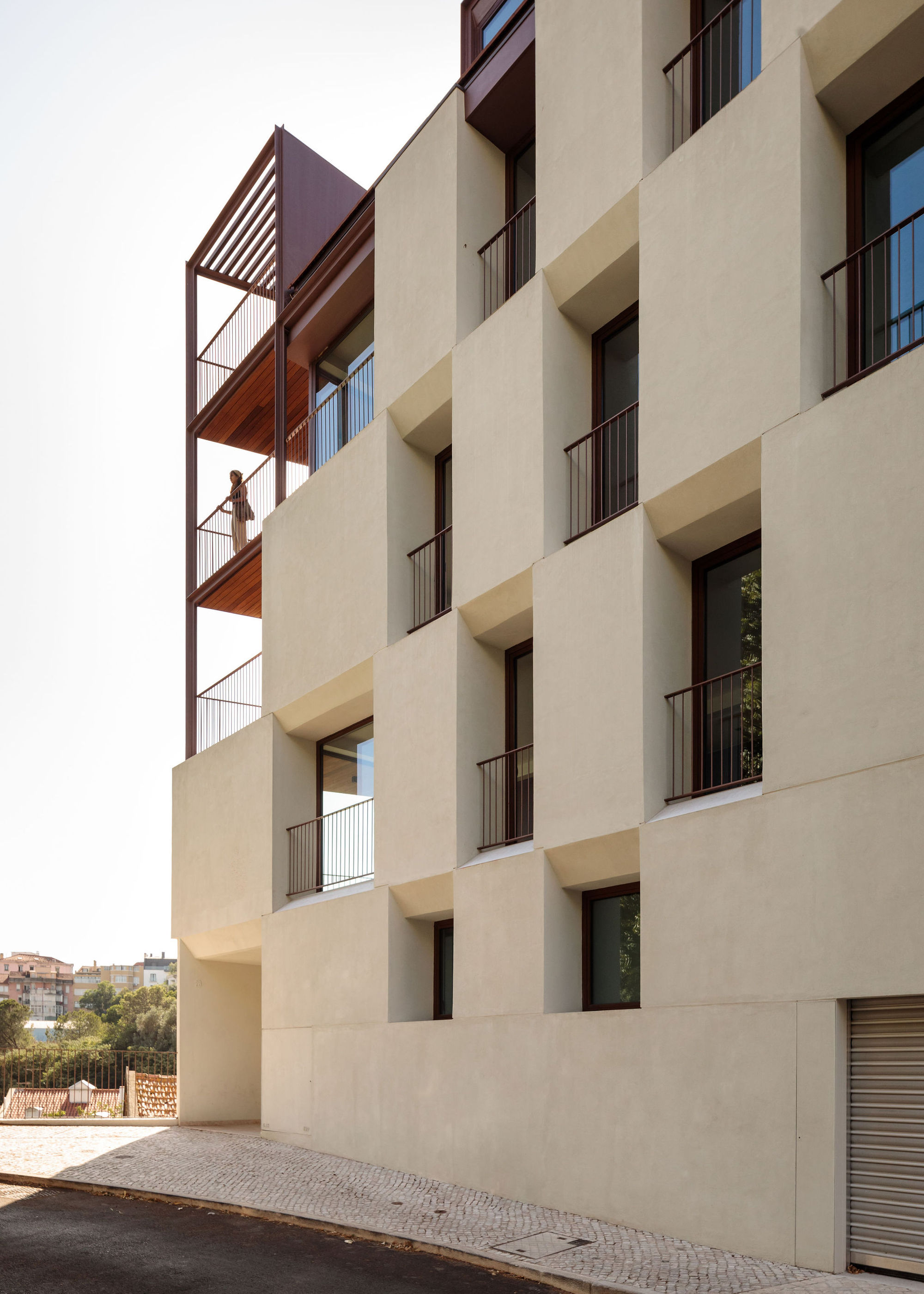 Residential Building by the Aqueduct / António Costa Lima Arquitectos-11