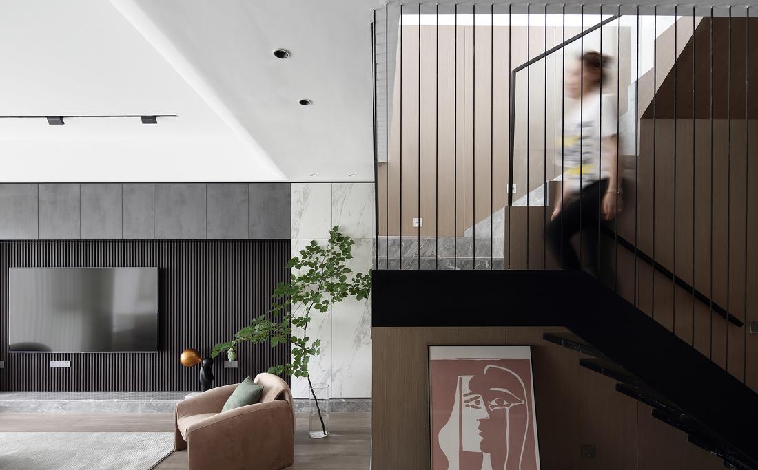 深咖灰调的普拉提会所-13