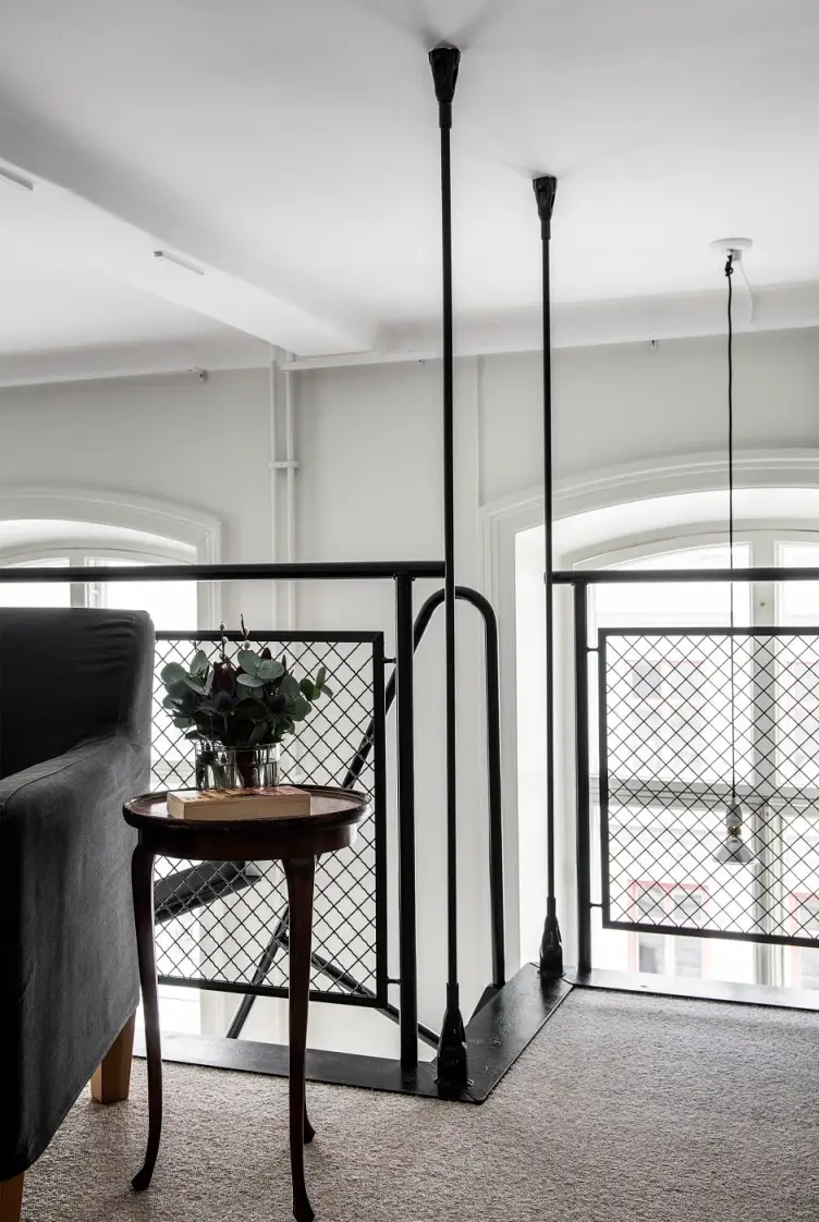 瑞典工业风 loft 设计，现代黑色厨房成亮点-16