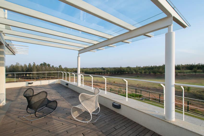 Clover Villa by Mistry Architects-10