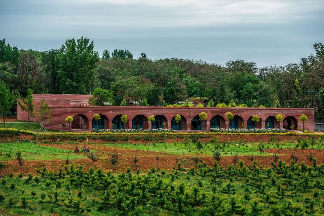 李子沟村的红砖自然礼堂-36