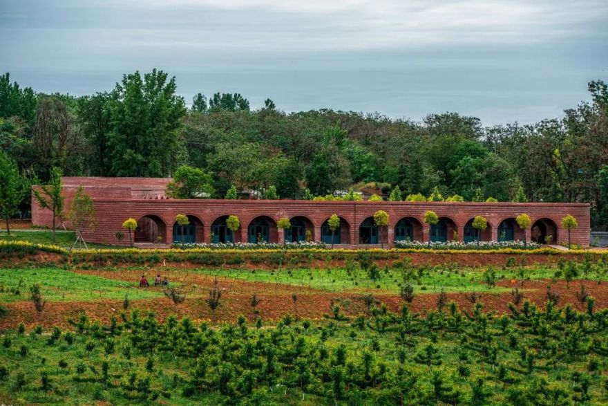 李子沟村的红砖自然礼堂-36