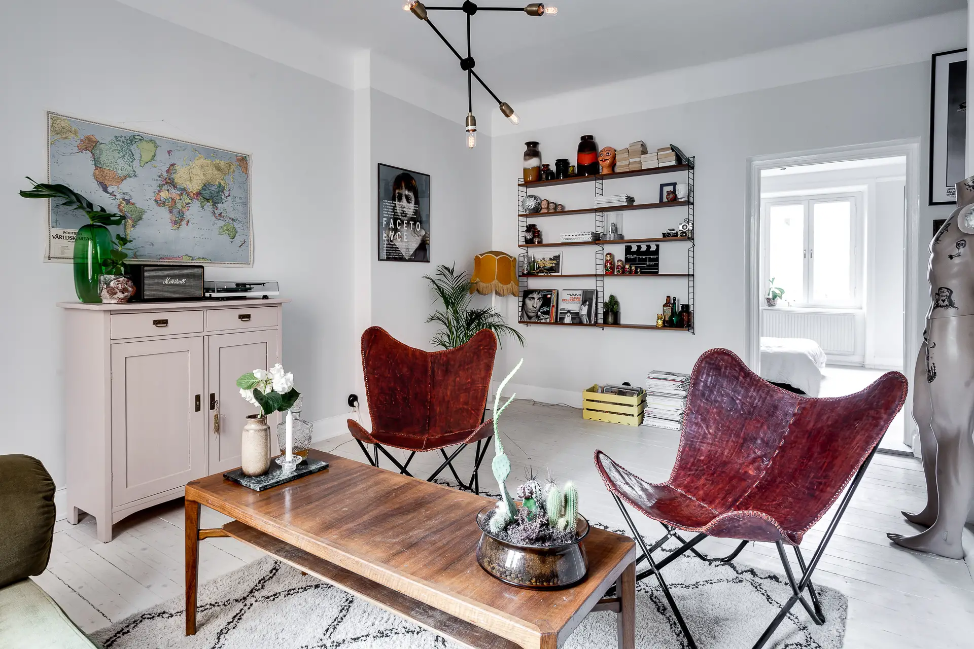 奇特人体模型装饰 | 铜制背挡板的巧妙运用-1