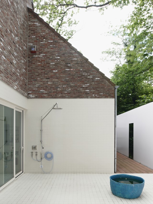 艺经济 北纬51度东经4度

注：Arteconomy是一个可能由art（艺术）和economy（经济）组合而成的自创词，这里暂译为艺经济  丨比利时-45