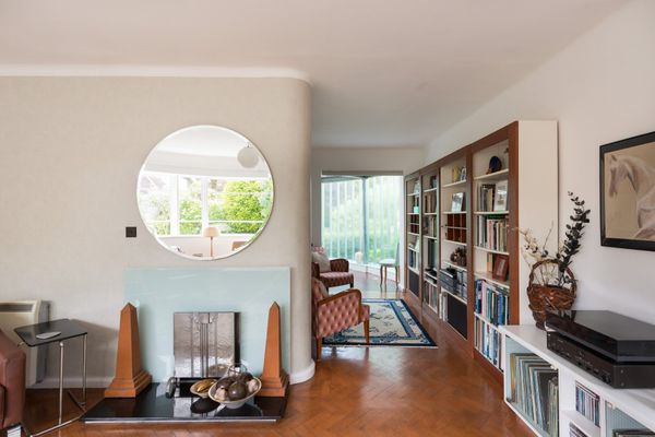 House Designed by Oliver Hill in 1935 is Currently for Sale-17