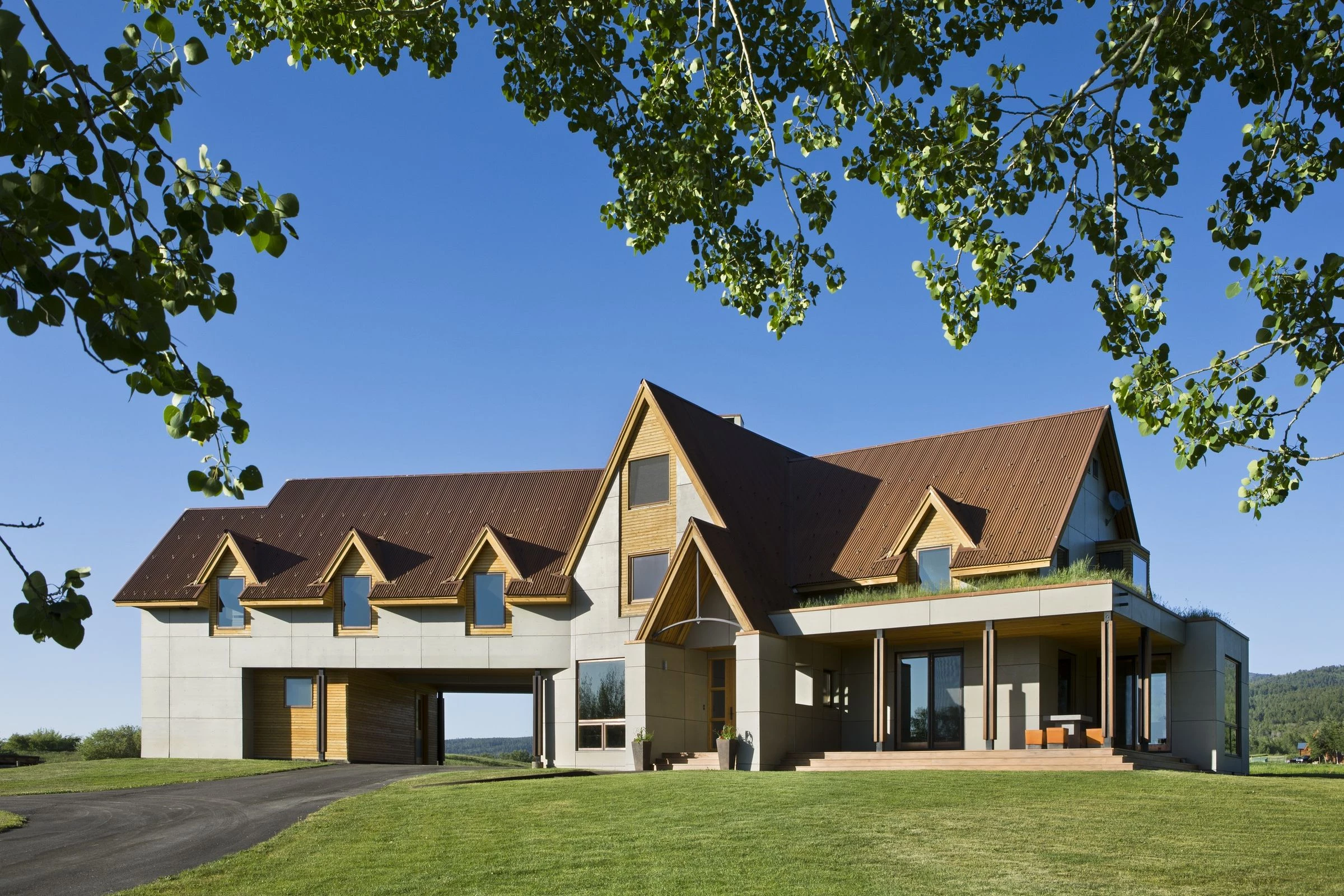 翻新改造的现代家庭别墅-12