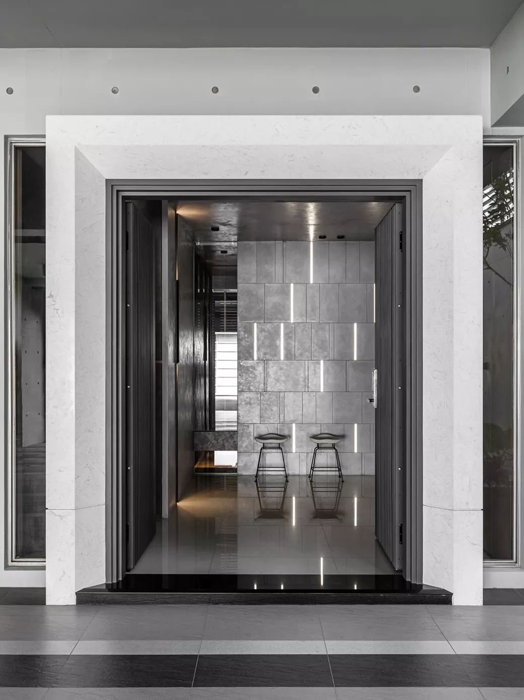 110 坪四层别墅，极简线条与自然元素共融-4