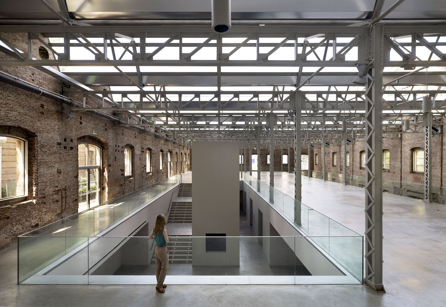 Daoíz y Velarde Cultural Center  Rafael De La-45