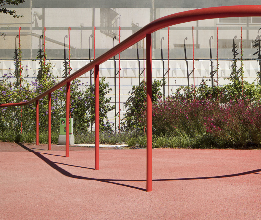 西班牙巴塞罗那 La Pau 学校广场丨Leku Studio-20