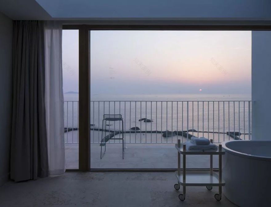 民宿设计,不论是重建或扩建、运用设计的加法或减法、还是采用在地材料,不仅能使荒废破旧的乡下老宅焕然一新,也能重塑一方水土。-38