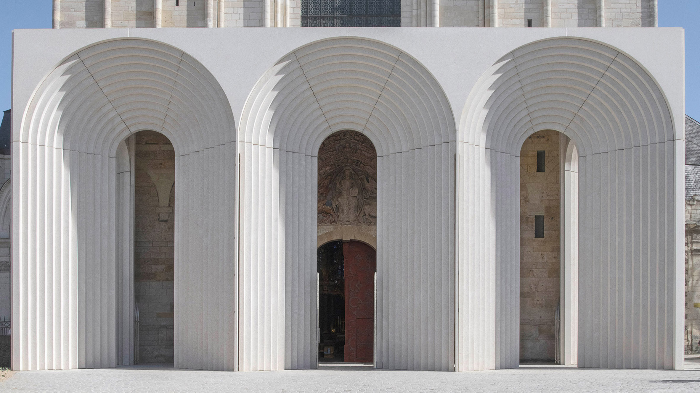 法国昂热大教堂拱形入口及画廊丨隈研吾建筑都市设计事务所-0