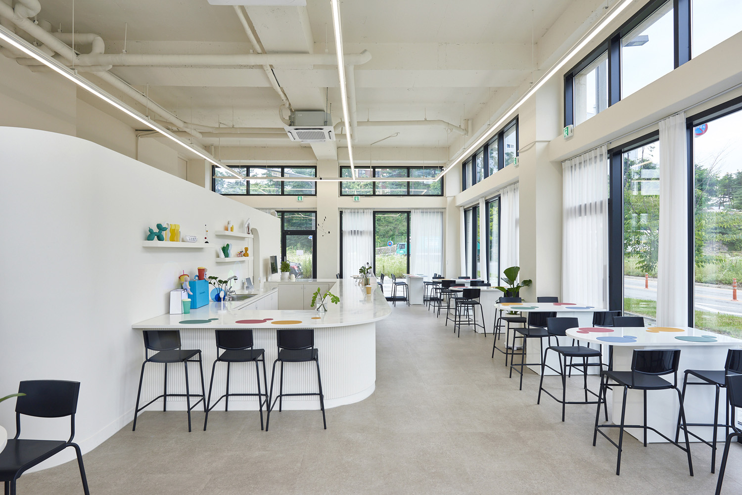 极简 38 平咖啡馆，展现空间魅力-3