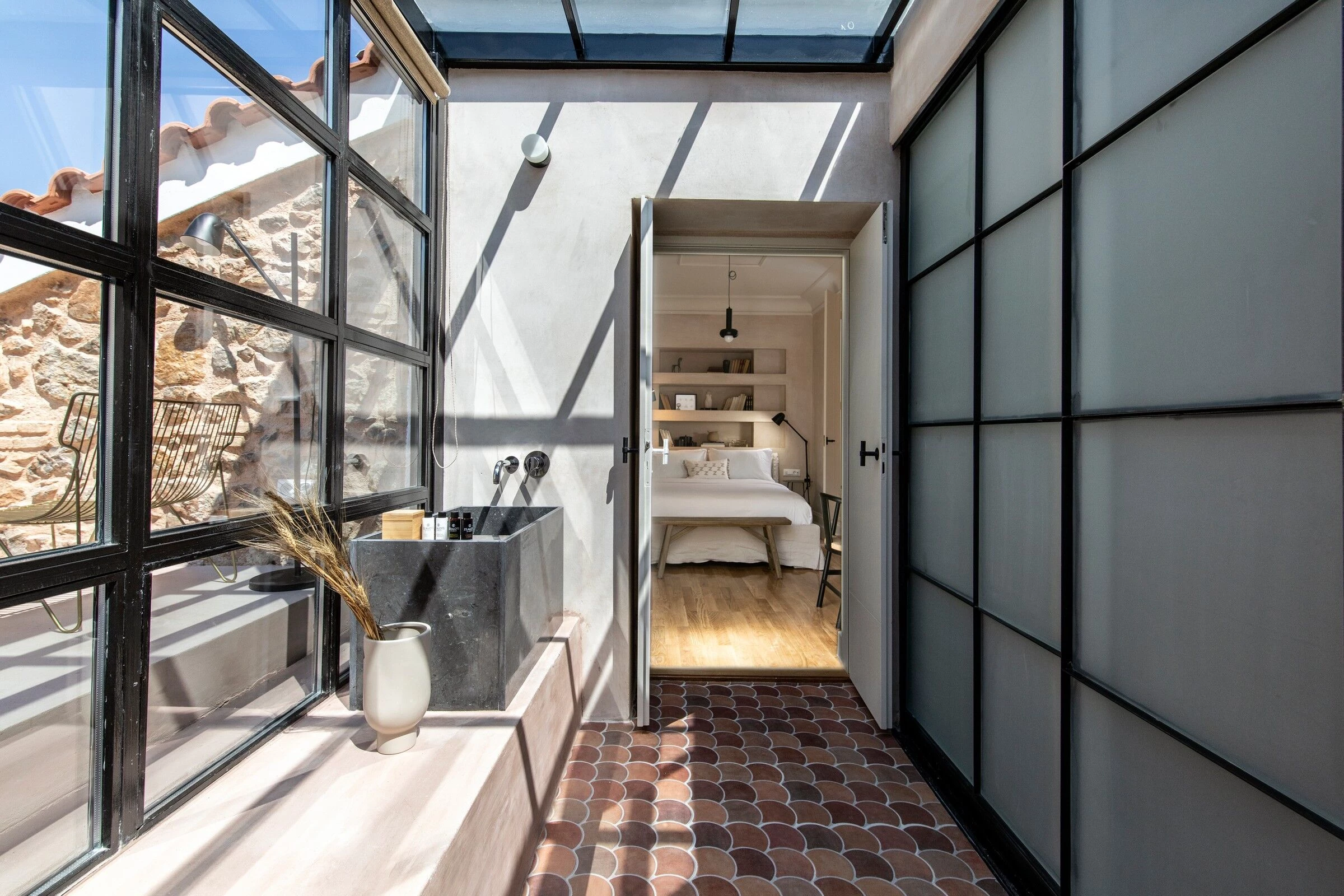 穿越时空的艺术酒店 · 希腊 Monsieur Didot丨希腊雅典丨BaBatchas Design Studio-45