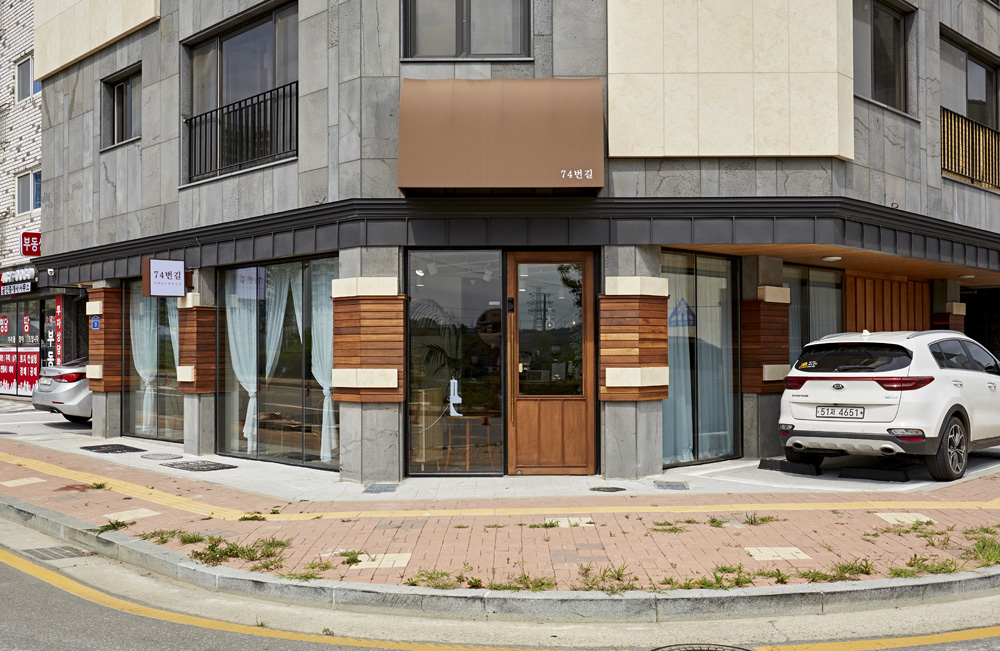 温暖氛围的 28 平米意大利餐厅内饰设计-2